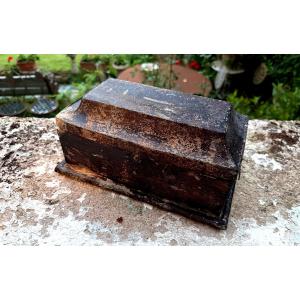Curious Zinc Box With Compartmentalized Curved-edge Lid: Louis XVI, Patina Of Time