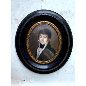  Charmant Portrait ovale, Jeune Homme d'époque Louis Philippe à la miniature sur ivoire encadré