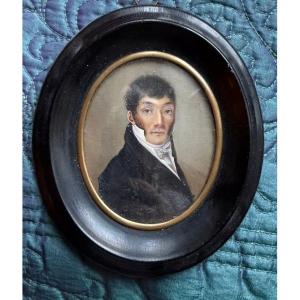 Portrait a la miniature sur ivoire ovale d'époque Louis Philippe d'un Homme jeune de Qualité