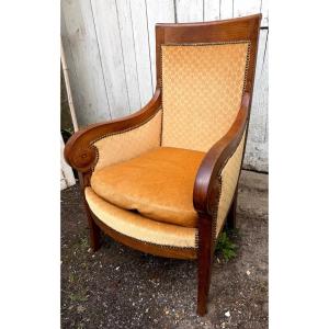 Generously Sized Mahogany Armchair From The Early 19th Century In The Restoration Style, With Champagne-colored Velvet Upholstery And Flaps