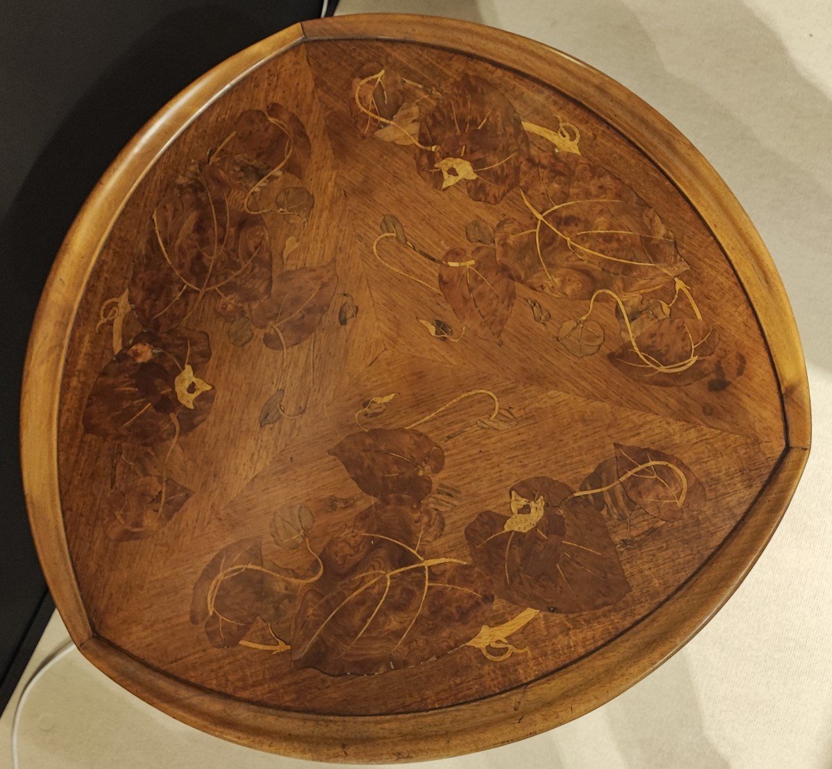 Louis Majorelle - Tripod Pedestal Table In Solid Walnut Decorated With Aristolochia Leaves-photo-2