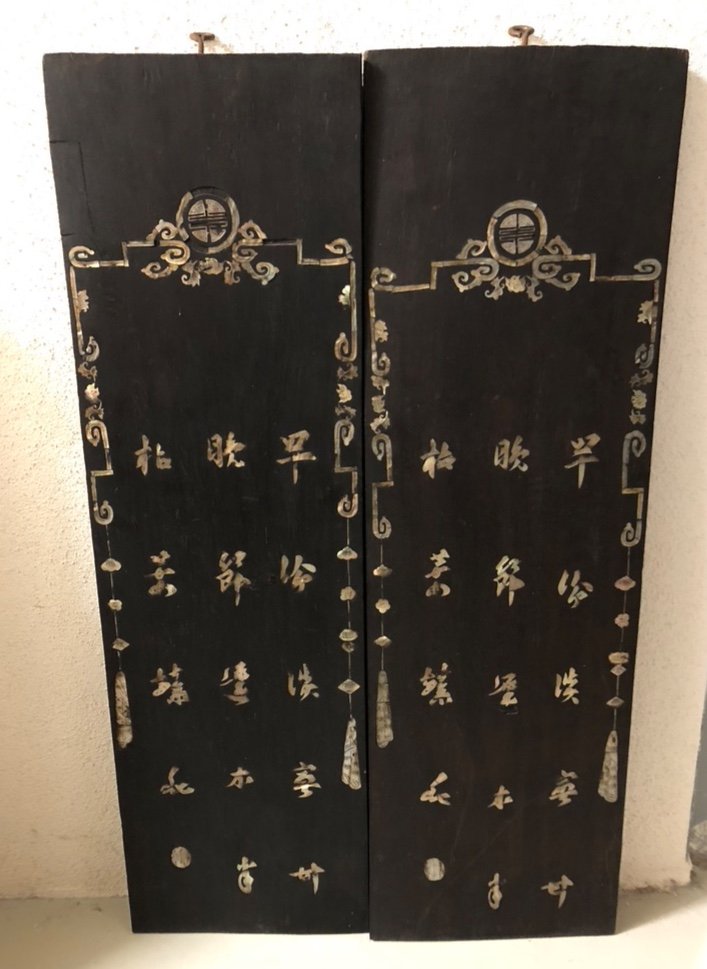  Paire de plaques en bois incrustés de nacre, Indochine vers 1920