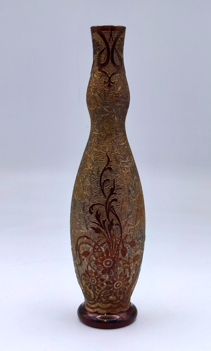 Amédée de CARANZA - Vase soliflore en verre gravé à l'acide à décor de fleurs à reflet irisé-photo-2