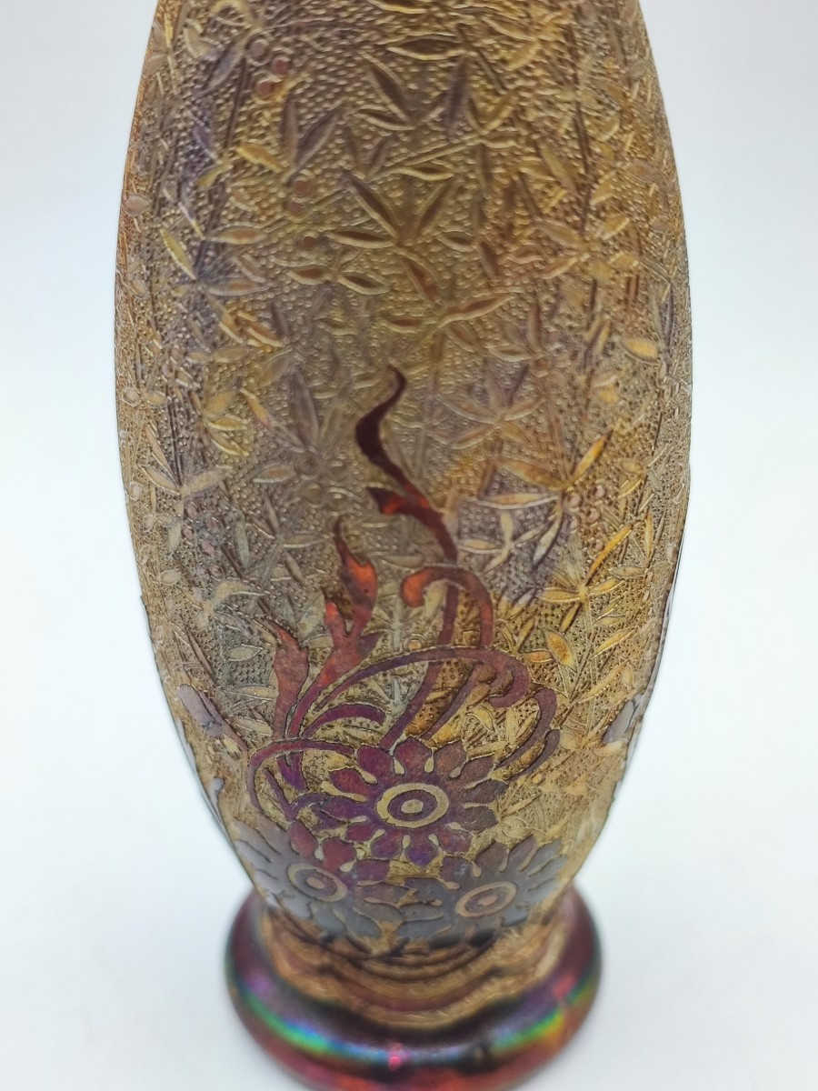 Amédée de CARANZA - Vase soliflore en verre gravé à l'acide à décor de fleurs à reflet irisé-photo-4