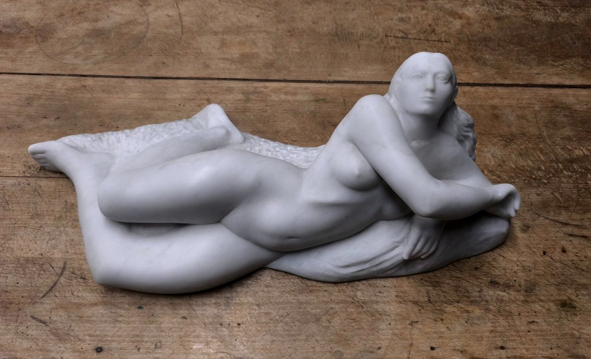 Joan Rebull Torroja - Art Deco Marble Sculpture Depicting A Reclining Woman  