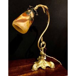 Daum Lamp With Khaki Decor 