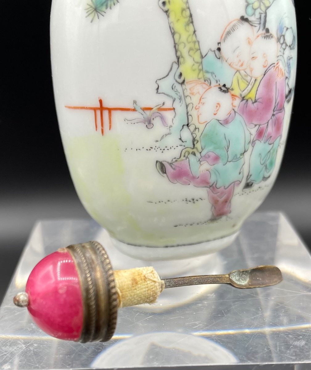 19th Century Chinese Porcelain Snuff Bottle-photo-3