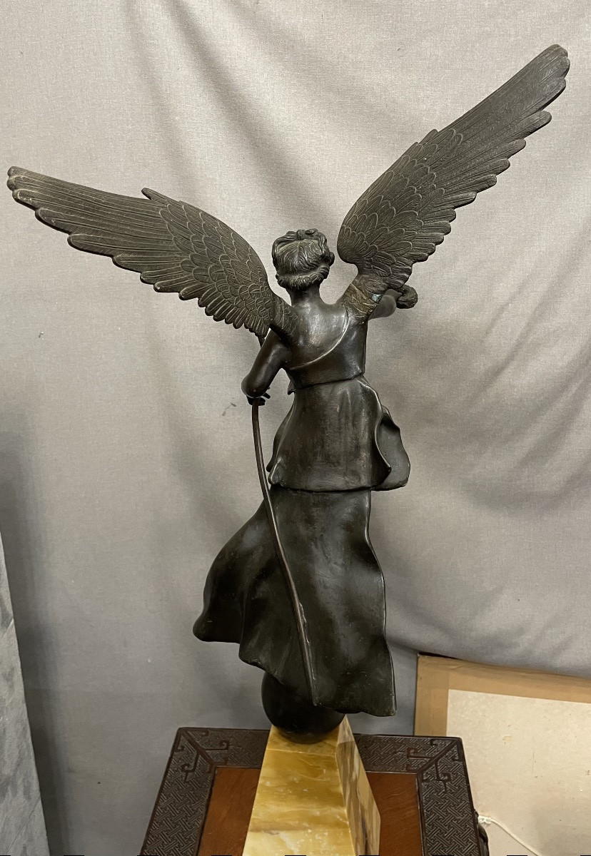 Winged Victory In Bronze, 20th Century-photo-2