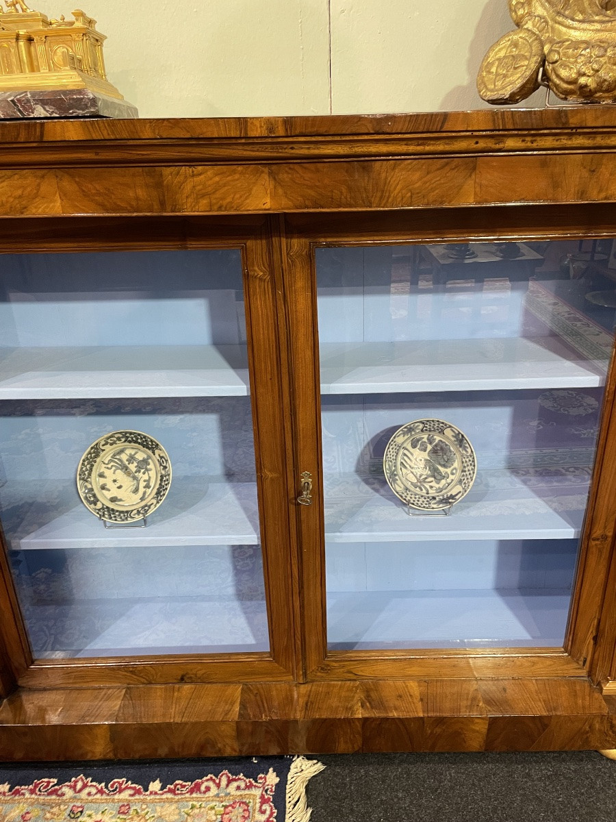 Paire de vitrines en noyer du XIXe siècle-photo-1