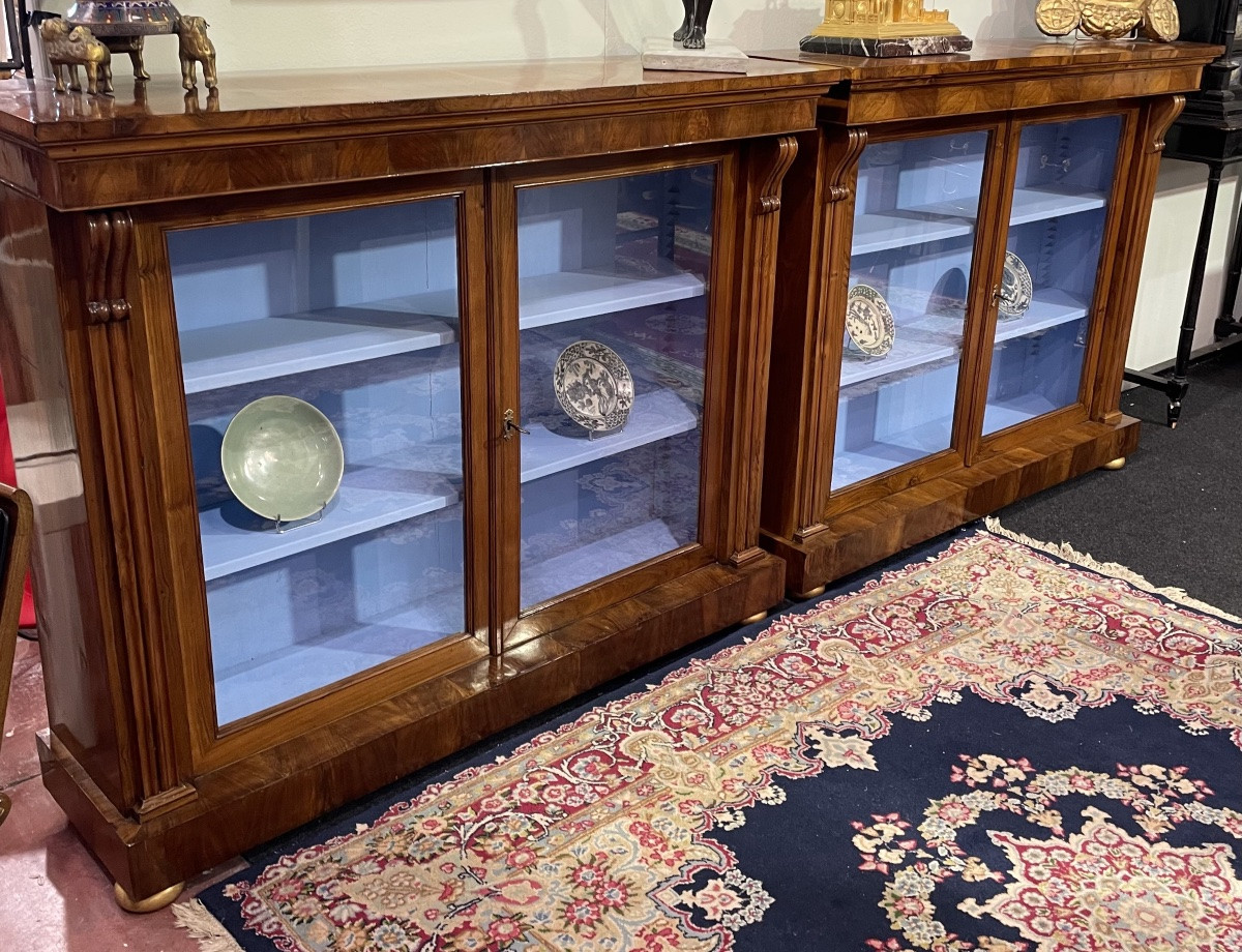 Paire de vitrines en noyer du XIXe siècle-photo-2