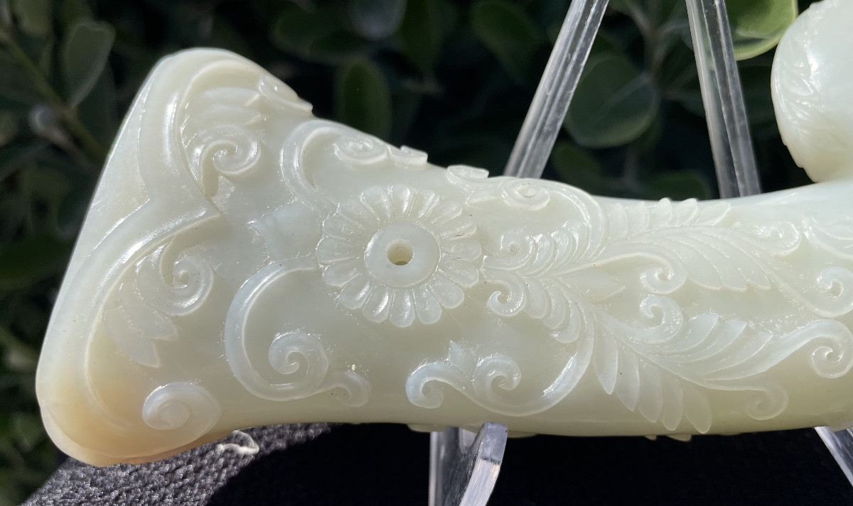 19th-century Mughal Jade Dagger Handle-photo-2