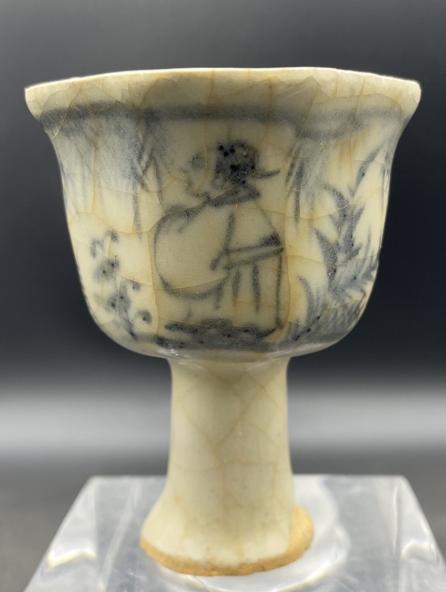 Petit vase en porcelaine Cine  de période Yuan/Ming 