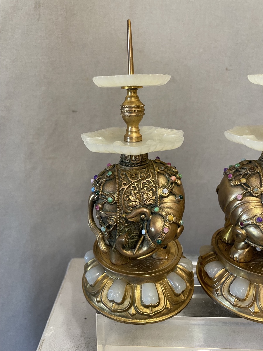 Paire de bougeoirs en bronze doré en forme d'éléphant, Chine, XXe siècle-photo-2