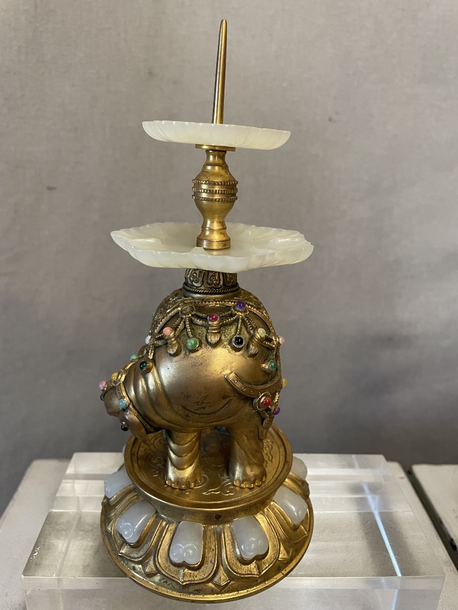Paire de bougeoirs en bronze doré en forme d'éléphant, Chine, XXe siècle-photo-3