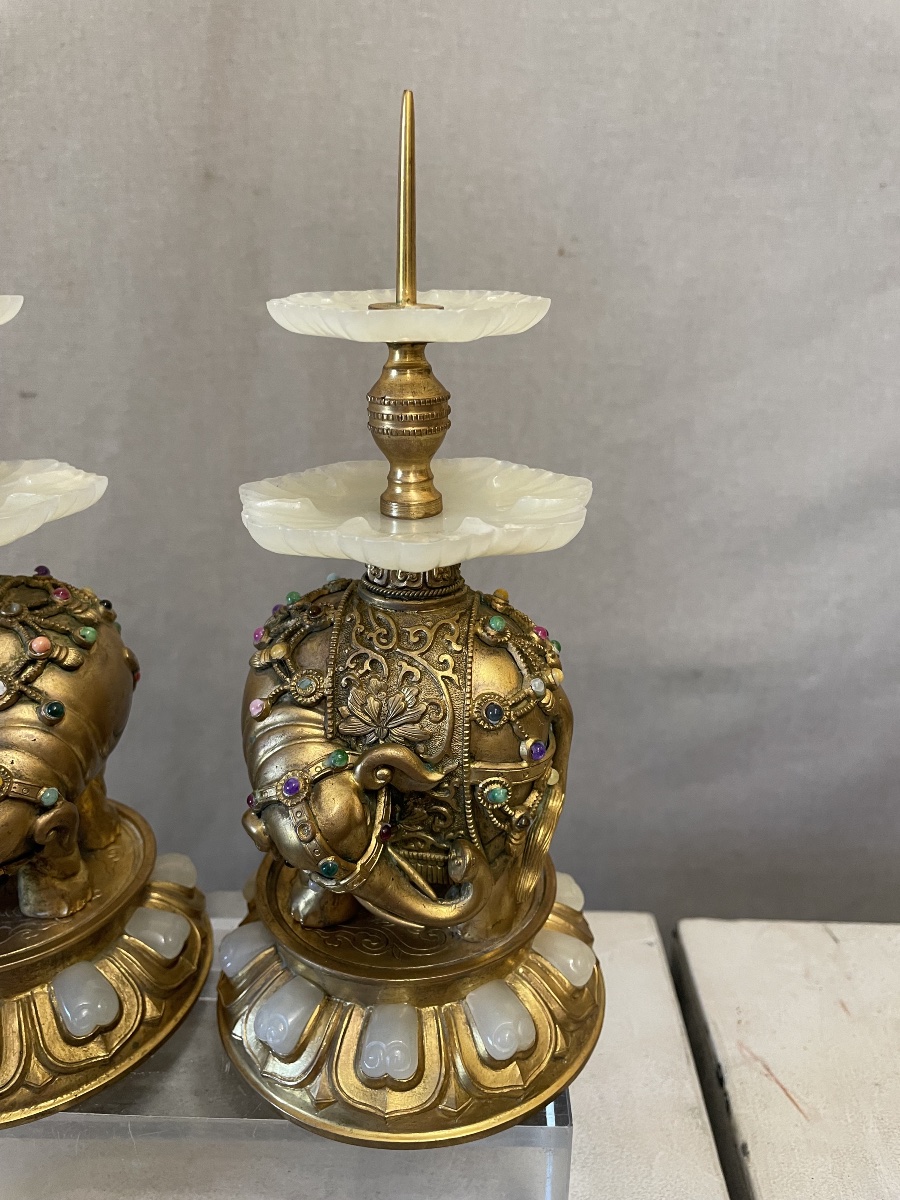 Paire de bougeoirs en bronze doré en forme d'éléphant, Chine, XXe siècle-photo-4