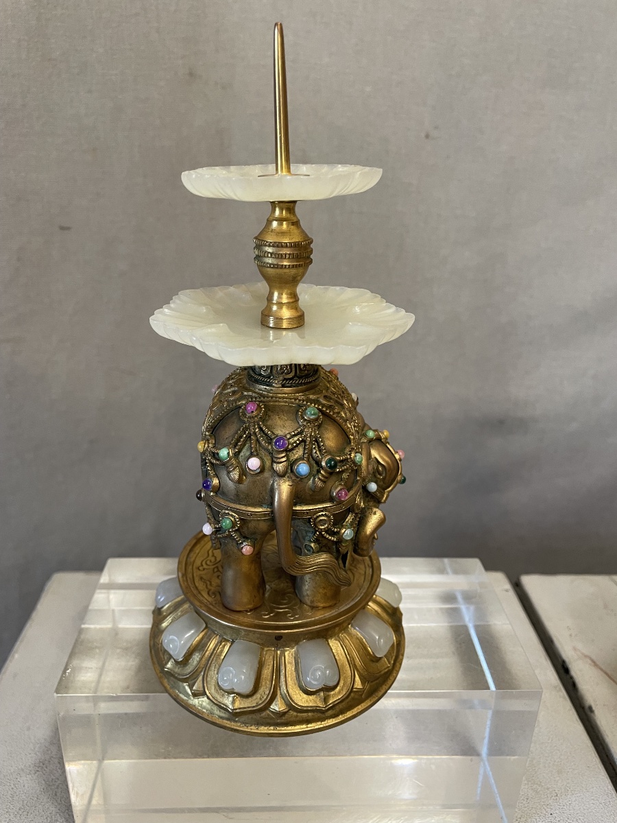 Paire de bougeoirs en bronze doré en forme d'éléphant, Chine, XXe siècle-photo-4