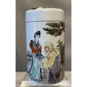 Récipient En Porcelaine Chinese  Du XXe Siècle