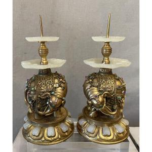 Paire de bougeoirs en bronze doré en forme d'éléphant, Chine, XXe siècle