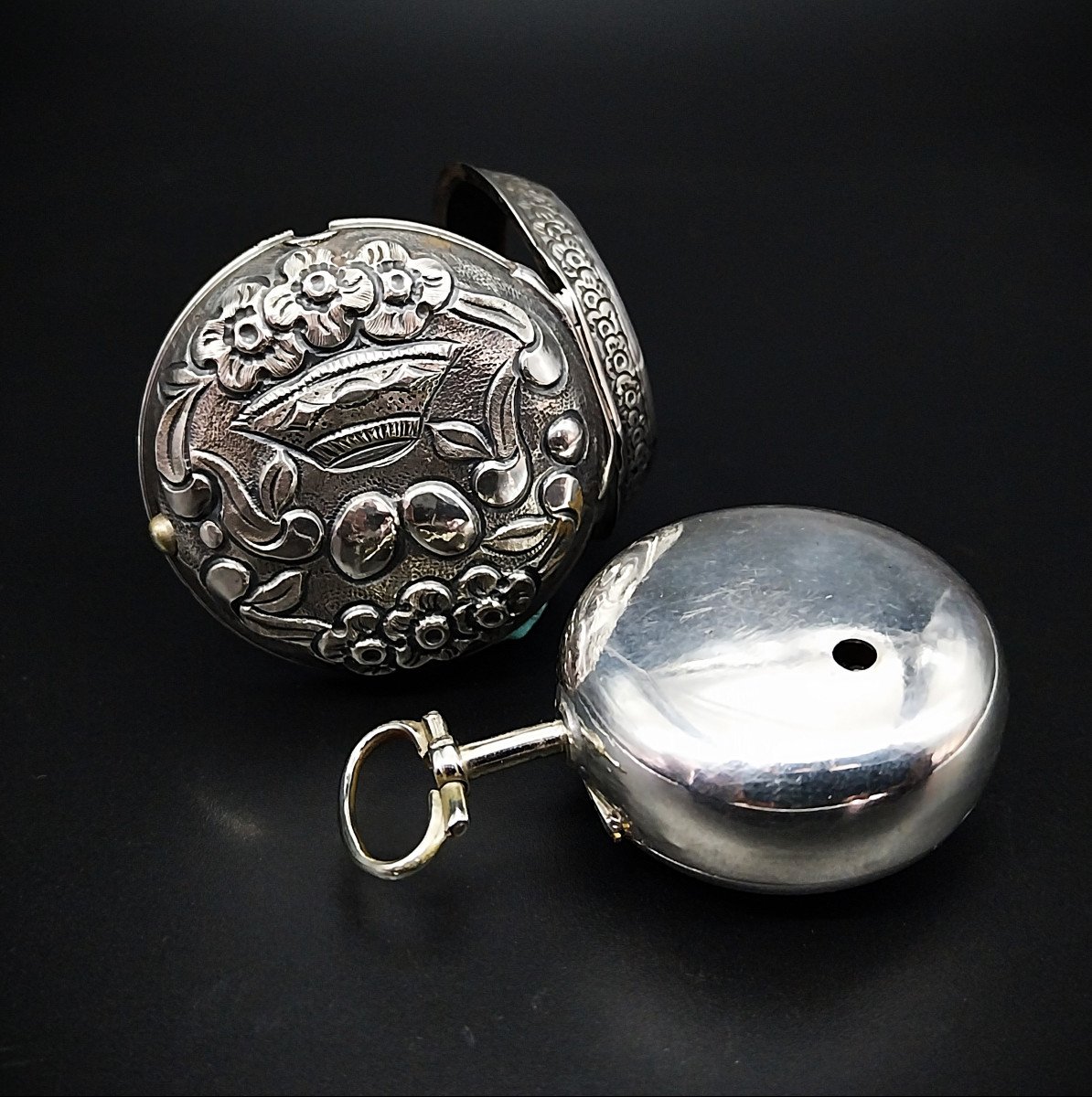 Repoussé Verge Pocket Watch, 18th Century-photo-3