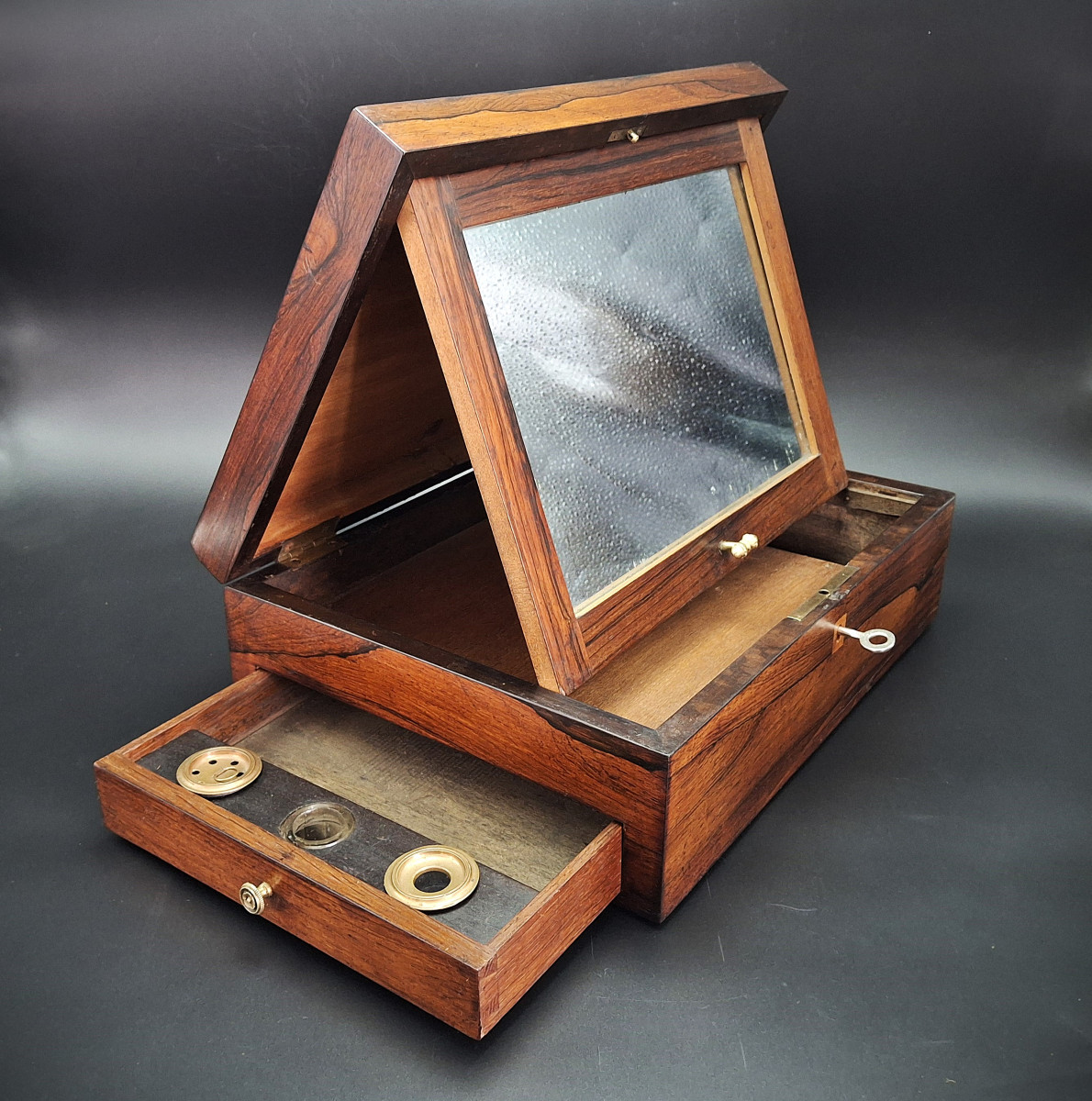 Boîte de voyage en bois de palissandre,  fin du 19ème siècle