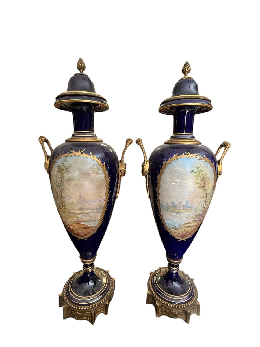Paire de vases couverts en porcelaine de style Sèvres, France, fin XIXe siècle-photo-3