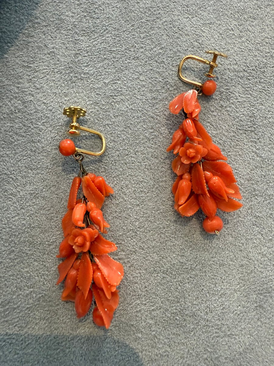 Broche florale et boucles d’oreilles en corail rouge, monture en or – Trapani, seconde moitié d-photo-3