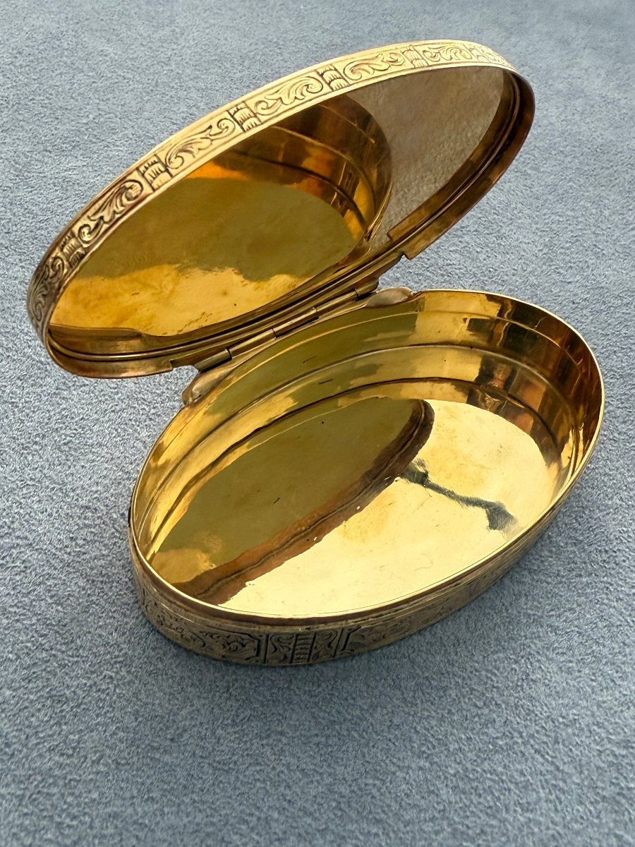 Oval Gold Snuffbox, Paris, 1756–1762-photo-3