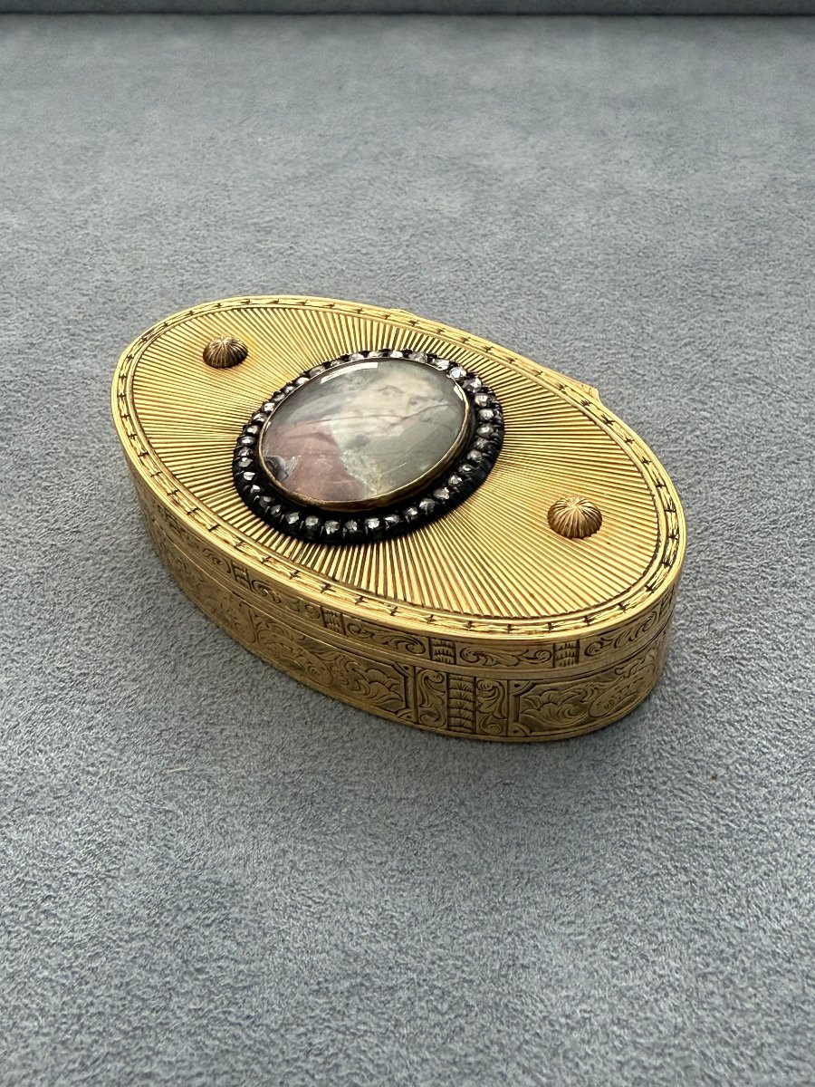 Oval Gold Snuffbox, Paris, 1756–1762-photo-2
