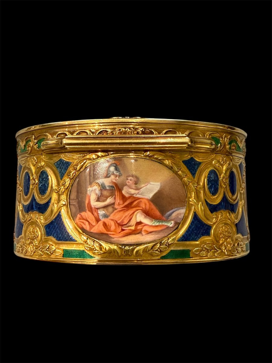 Tabatière française en or, émaux et miniatures signées “Comiot”-photo-4