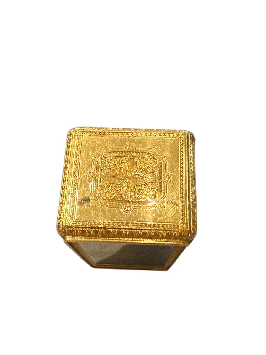 Gold Snuffbox With Cameo – France, C. 1780–1790-photo-2