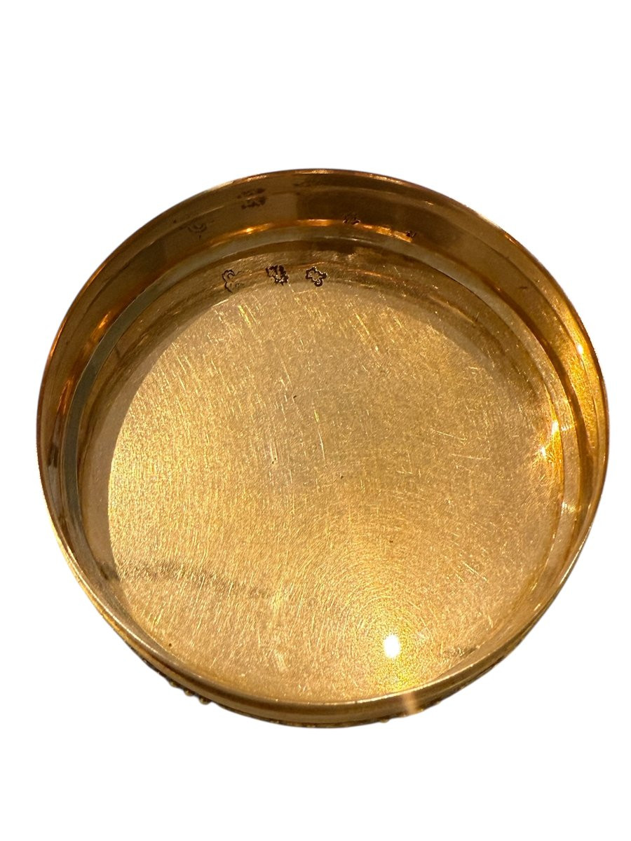 Round Three-colour Gold Snuffbox, Georges Antoine Crozet, Paris, 1781–1783-photo-4