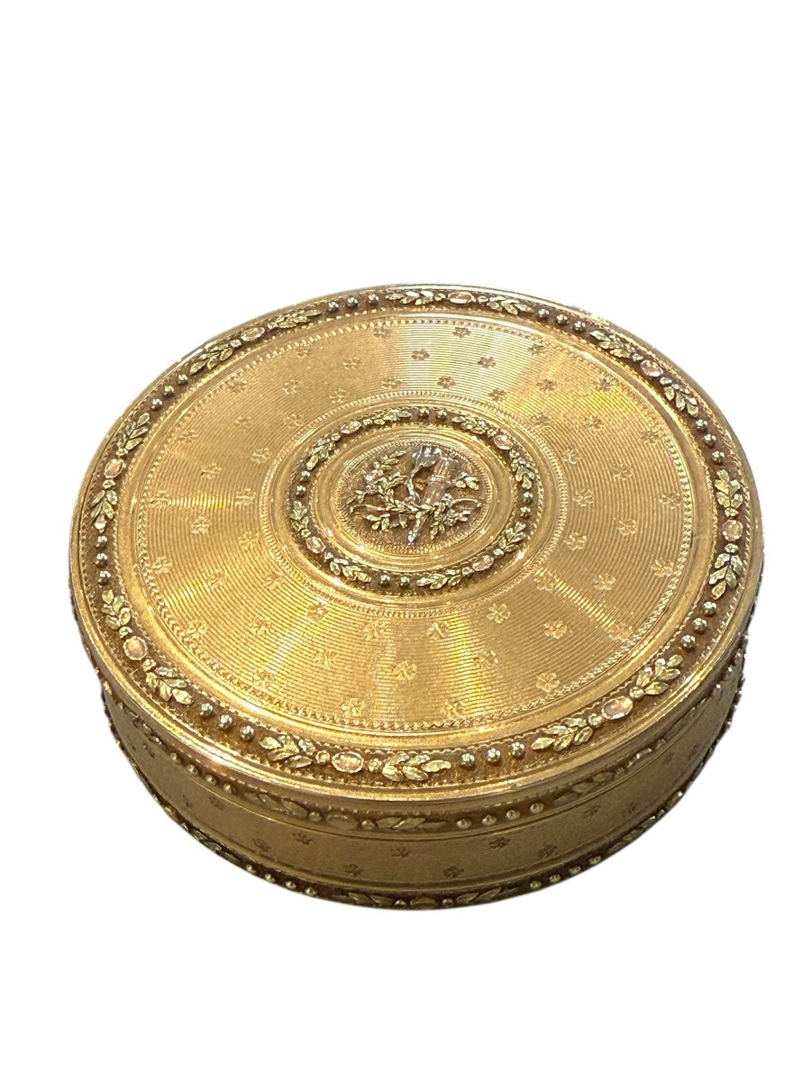 Round Three-colour Gold Snuffbox, Georges Antoine Crozet, Paris, 1781–1783