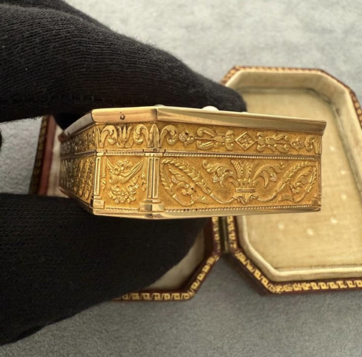 Tabatière en or avec miniature signée Jean-Baptiste Isabey (Nancy 1767 – Paris 1855)-photo-3