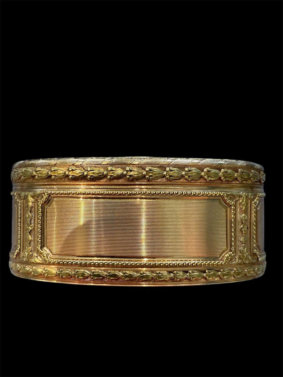 Tabatière ovale en or avec émail peint, France, fin XVIIIe – début XIXe siècle-photo-3