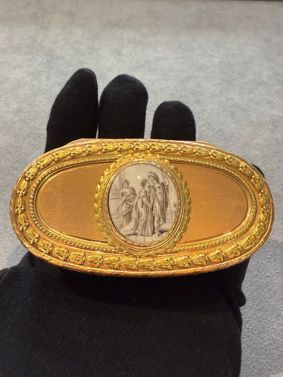 Tabatière ovale en or avec émail peint, France, fin XVIIIe – début XIXe siècle-photo-1