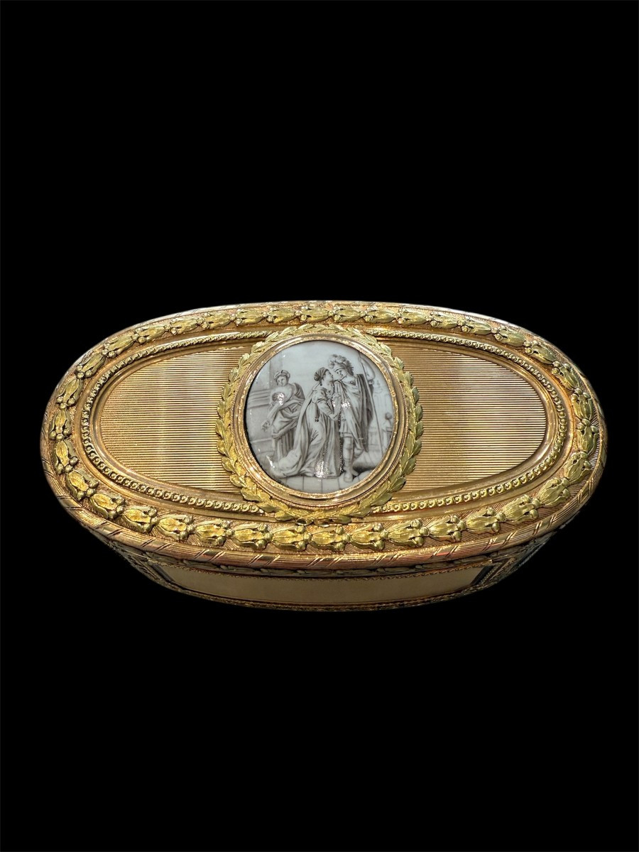 Tabatière ovale en or avec émail peint, France, fin XVIIIe – début XIXe siècle