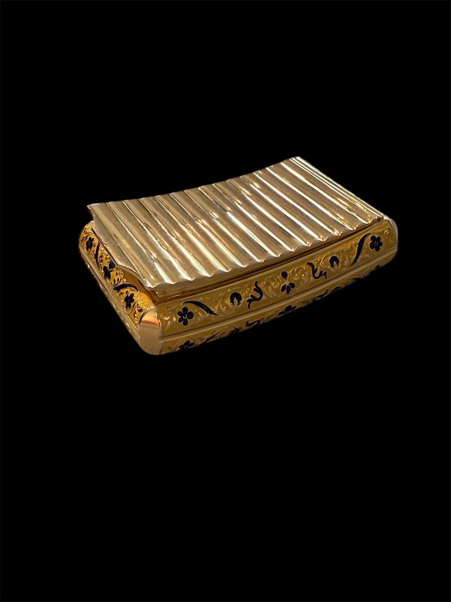 Tabatière de poche courbe en or et émaux, Paris, vers 1838–1850, maître orfèvre « AM »-photo-3