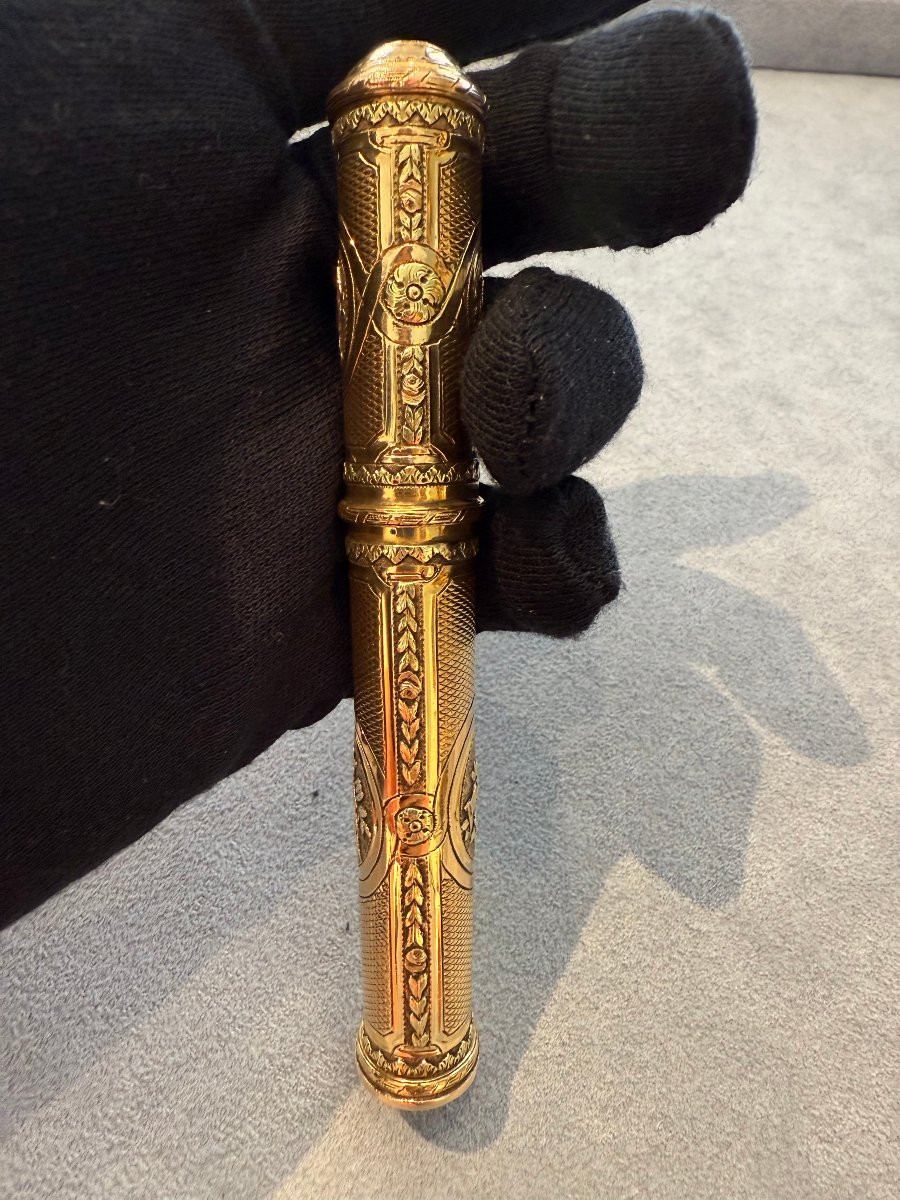 Étui “nécessaire à écrire” en or gravé et guilloché-photo-3