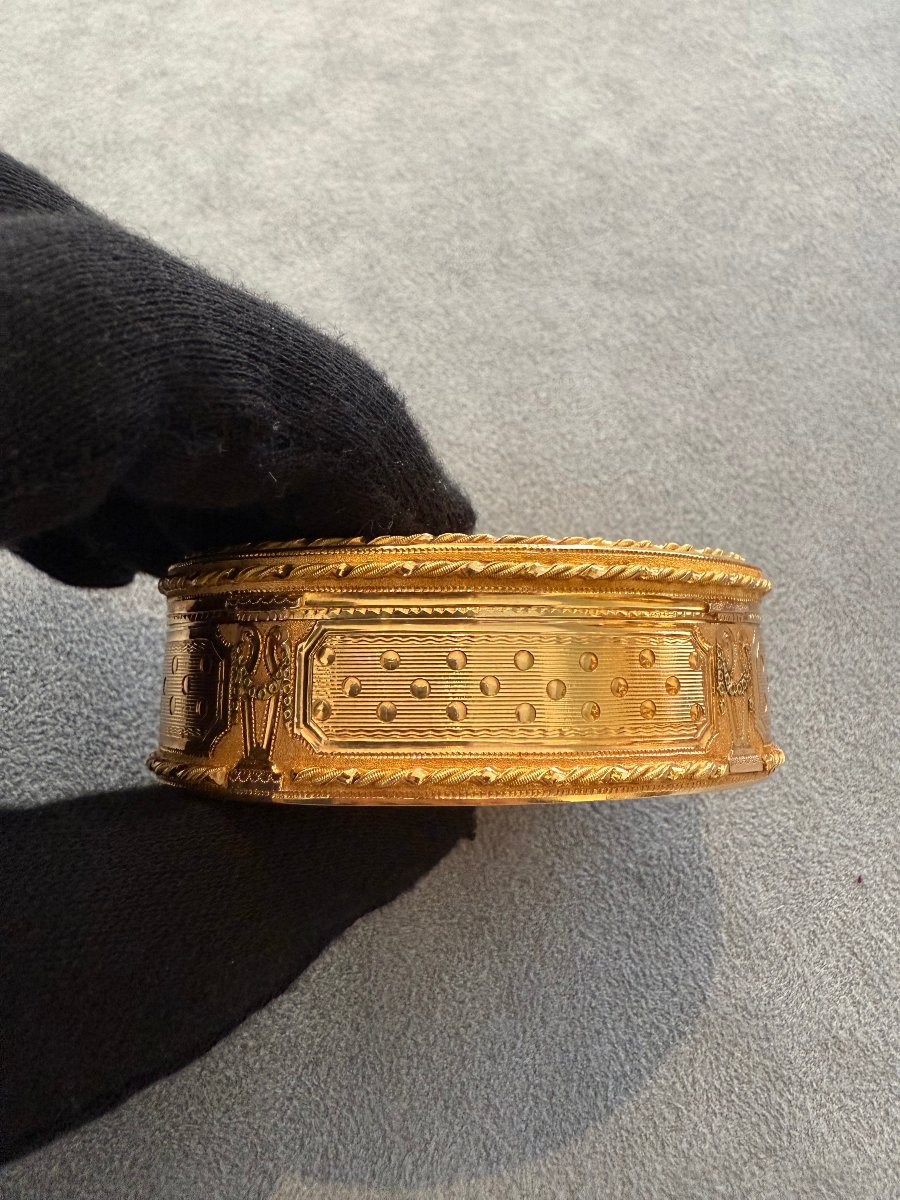 Gold Snuffbox, France, Louis XVI Period (ca. 1780–1790)-photo-4