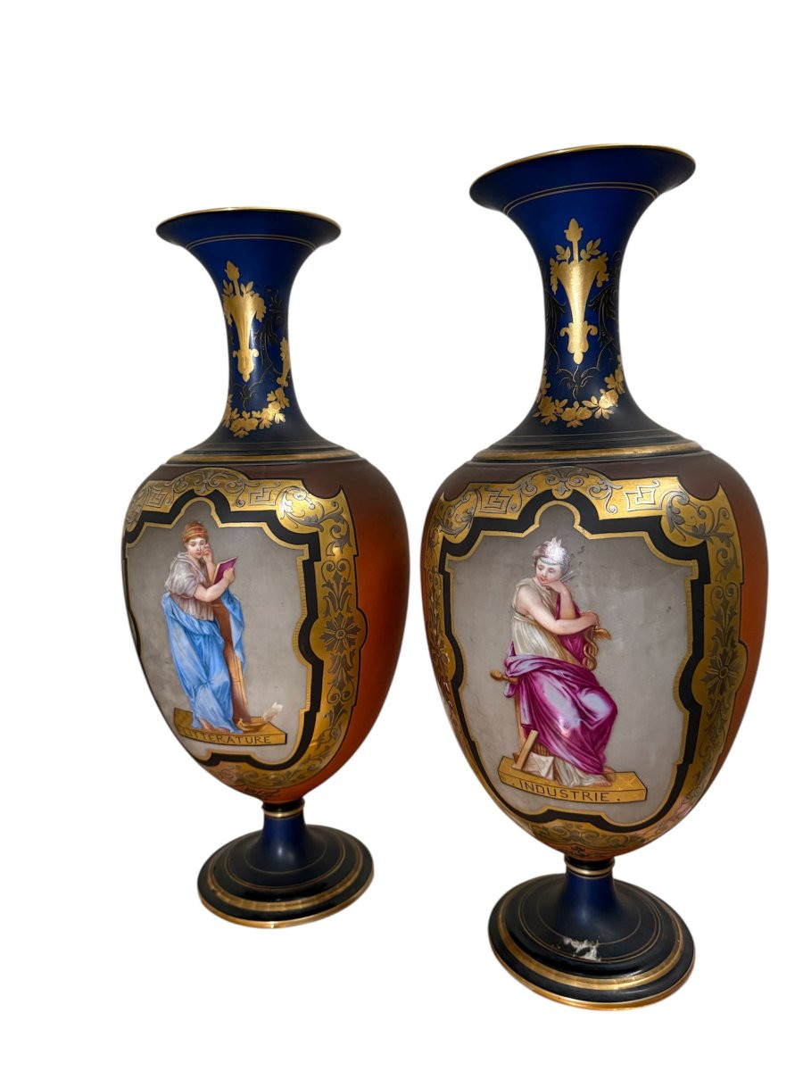 Paire de vases en porcelaine peinte et dorée, France, XIXe siècle-photo-2