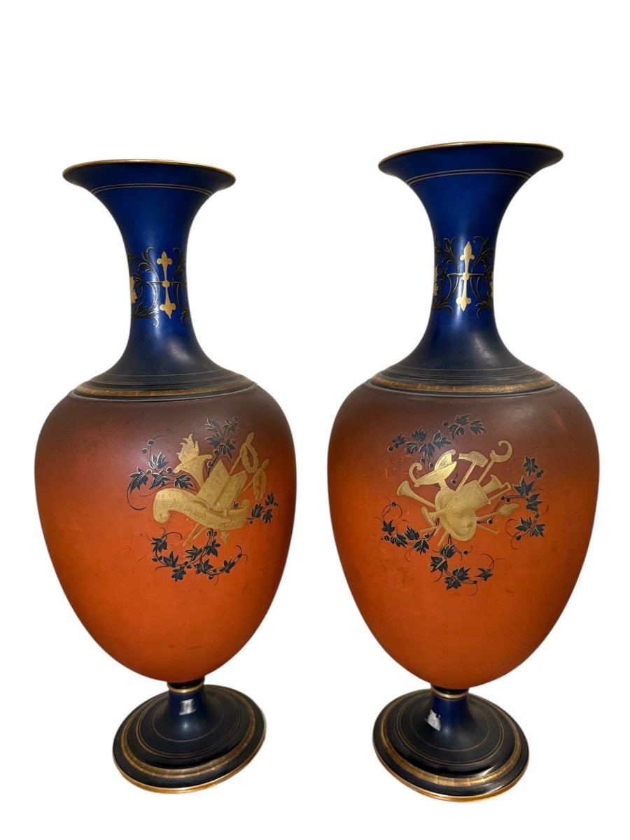 Paire de vases en porcelaine peinte et dorée, France, XIXe siècle-photo-3
