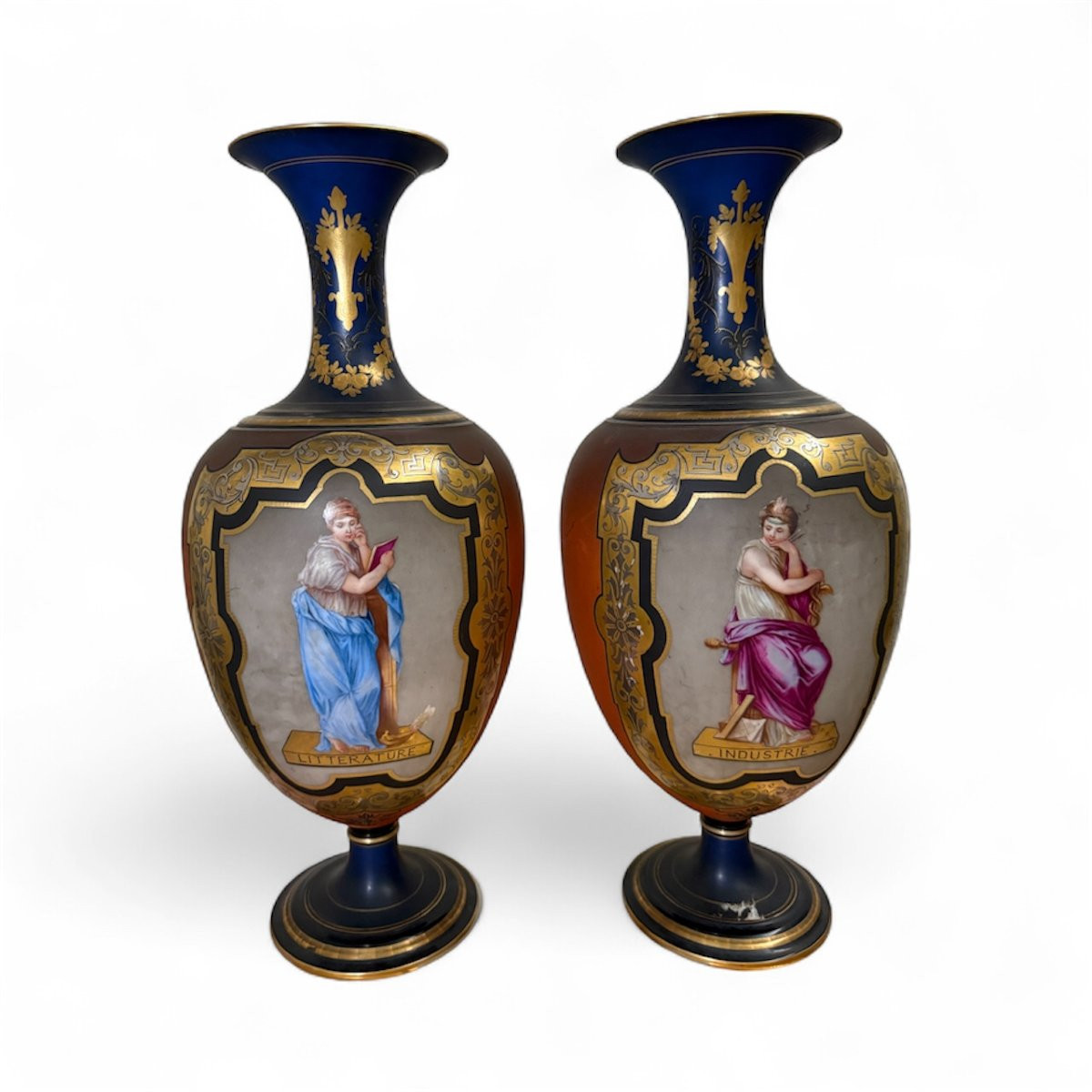 Paire de vases en porcelaine peinte et dorée, France, XIXe siècle-photo-3