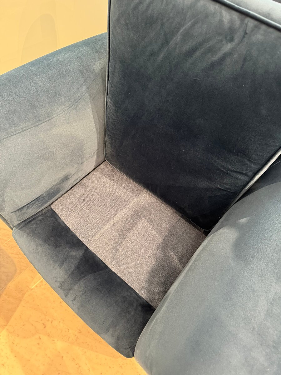 Paire de fauteuils avec pouf assorti en velours bleu changeant-photo-1