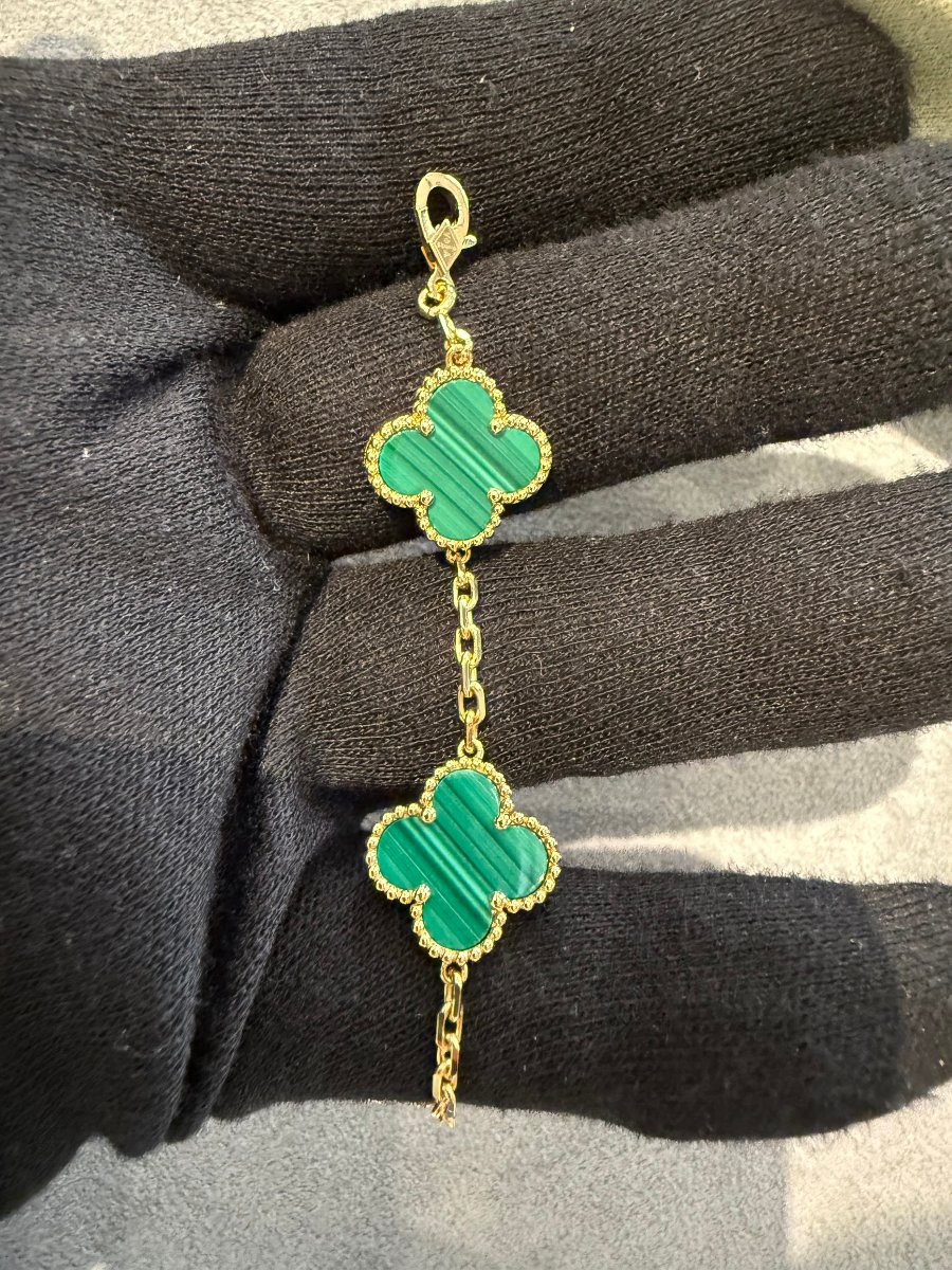 Van Cleef & Arpels – Bracelet Alhambra en or jaune et malachite, état neuf-photo-2