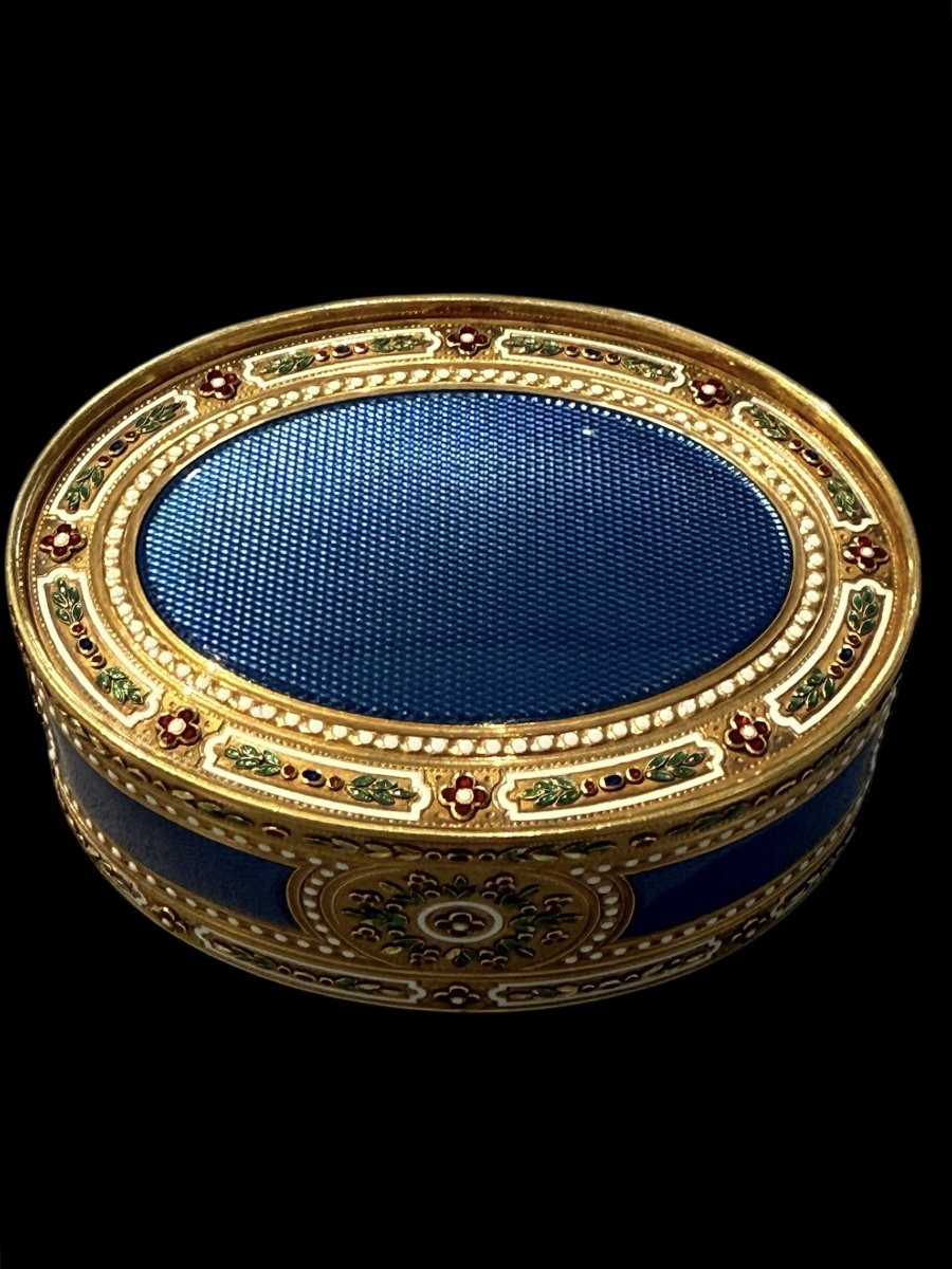 Oval 18-carat Gold And Enamel Snuff Box With Miniature   France (paris), Circa 1770–1790-photo-2