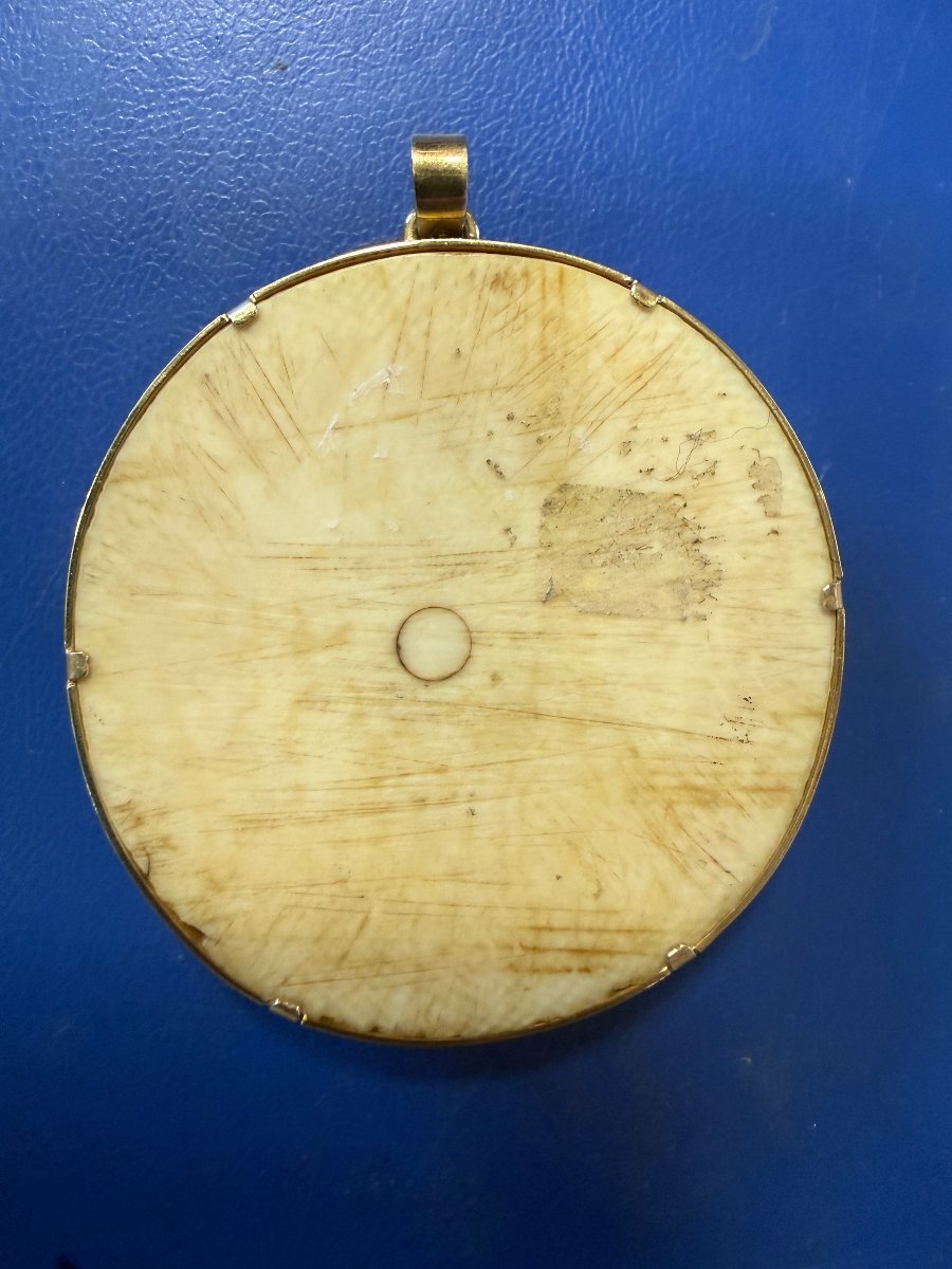 “ecce Homo” Devotional Pendant In Carved Ivory And 18-karat Gold -photo-4