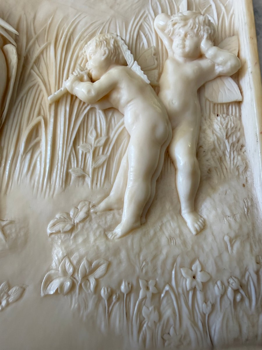 Plaque en ivoire sculpté aux putti ailés et au héron Allemagne, seconde moitié du XIXe siècle-photo-3