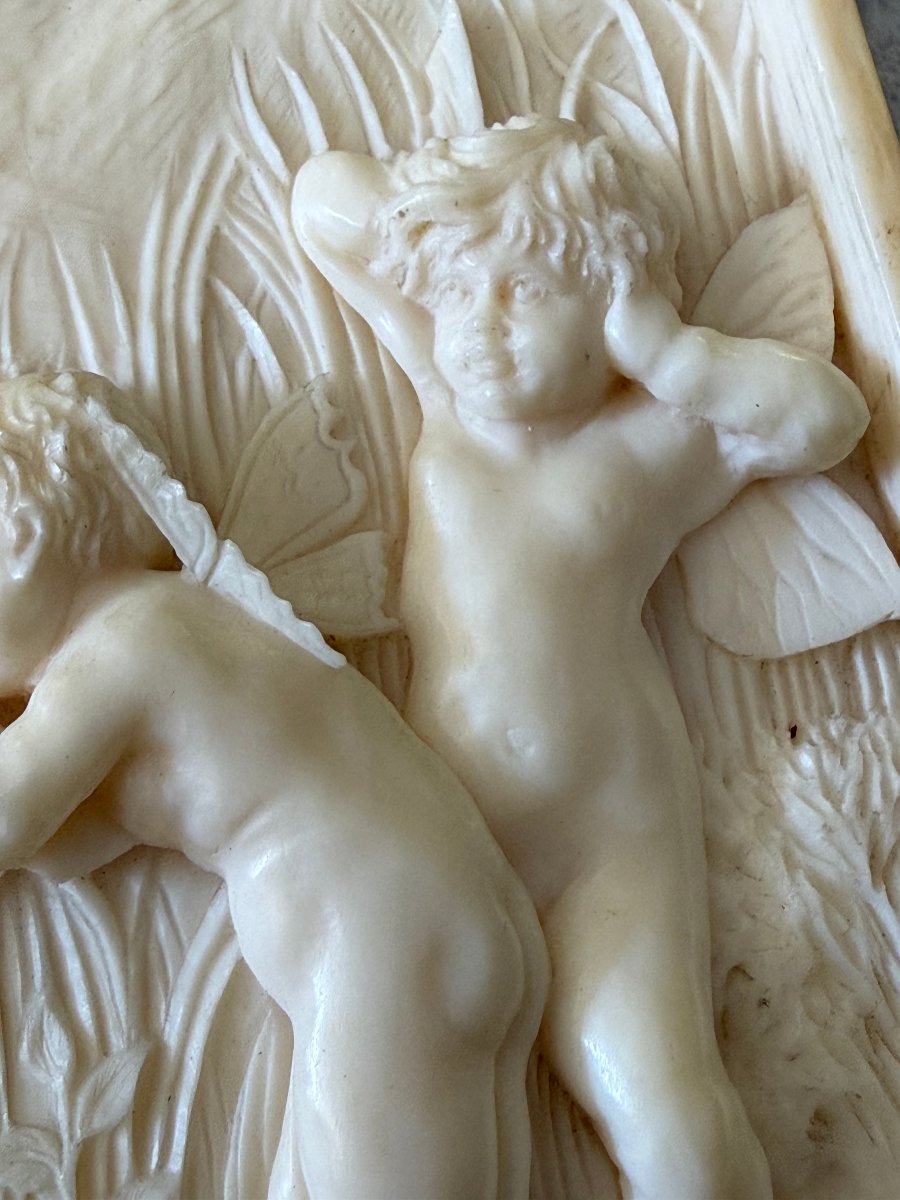 Plaque en ivoire sculpté aux putti ailés et au héron Allemagne, seconde moitié du XIXe siècle-photo-6