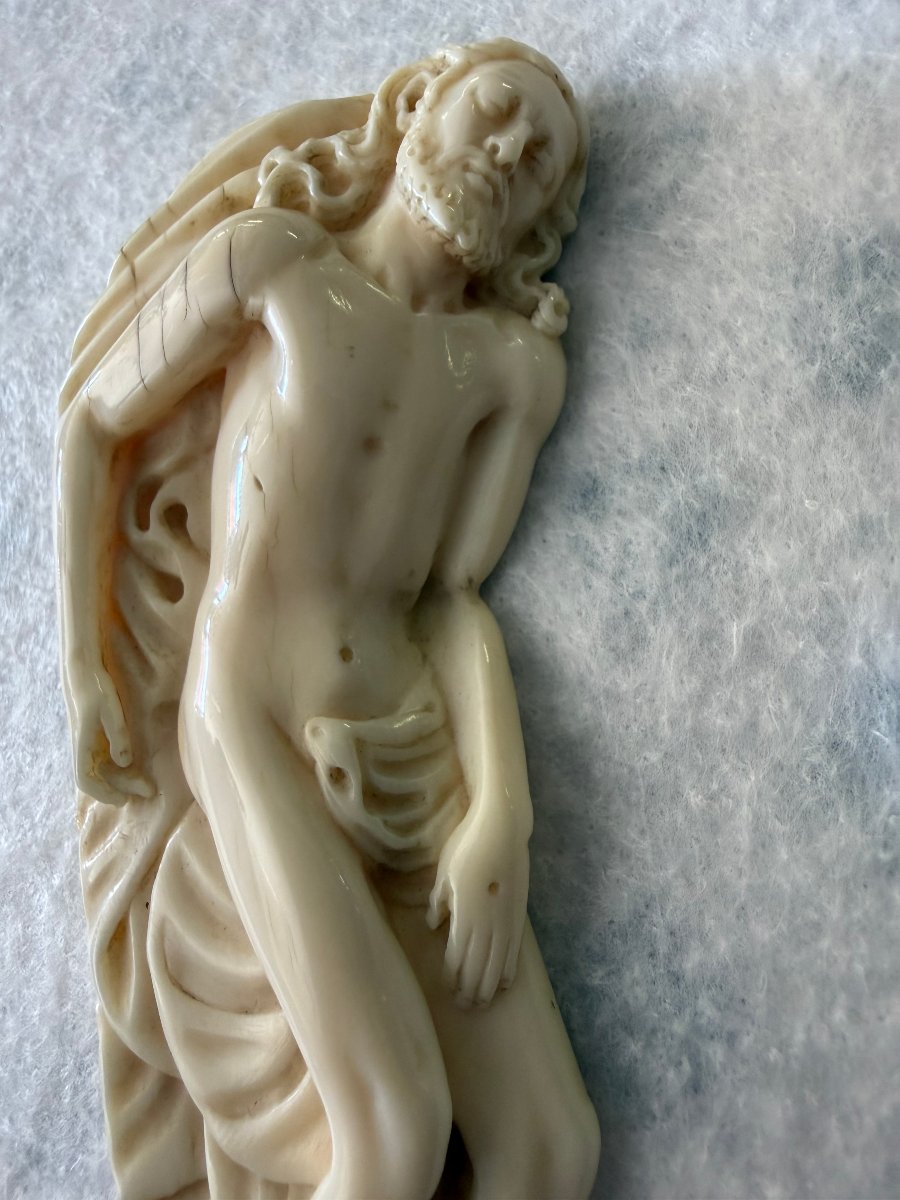 Christ mort en ivoire sculpté – Allemagne, fin XVIIIe – début XIXe siècle-photo-2