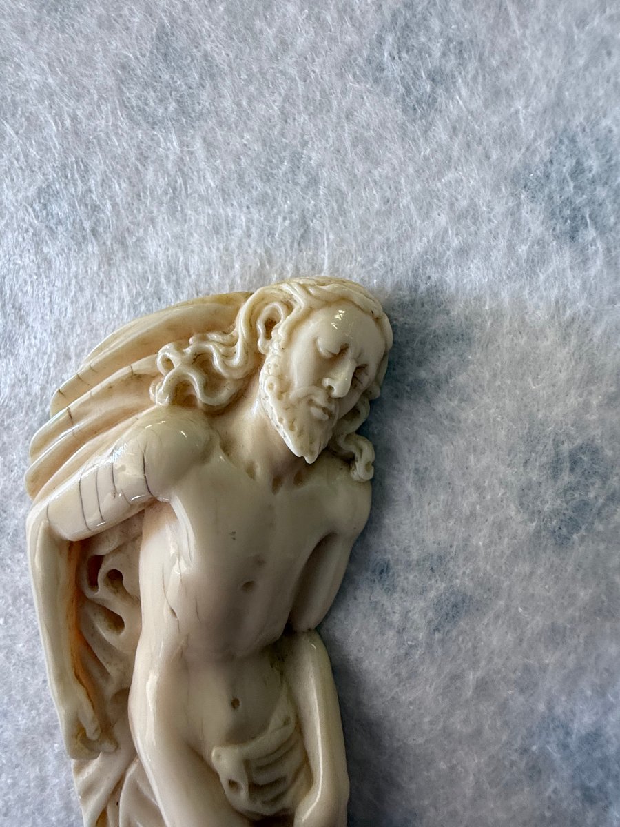 Christ mort en ivoire sculpté – Allemagne, fin XVIIIe – début XIXe siècle-photo-3
